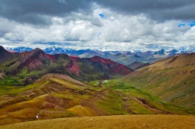 Dağların güzel manzarası Yedi renk, Cusco Peru