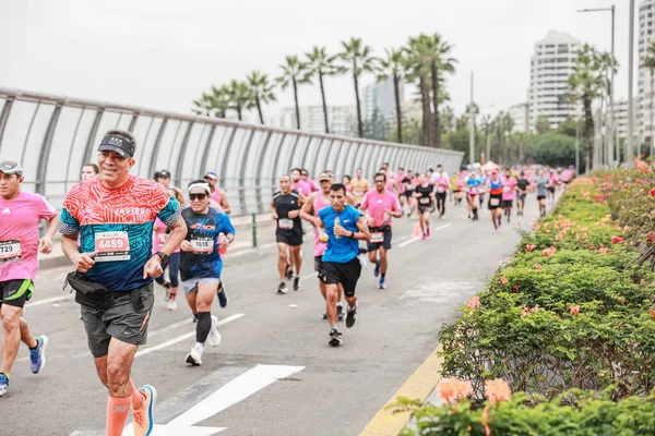 Lima, Peru - 21 Mayıs 2023: Lima Maratonu 42K 2023