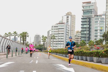 Lima, Peru - 21 Mayıs 2023: Sporcular Lima Maratonu 42K 