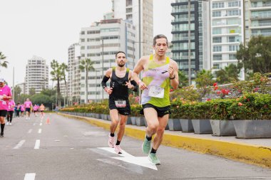 Lima, Peru - 21 Mayıs 2023: Sporcular Lima Maratonu 42K 