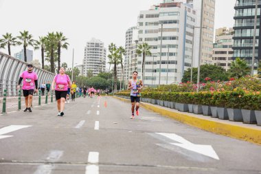 Lima, Peru - 21 Mayıs 2023: Sporcular Lima Maratonu 42K 