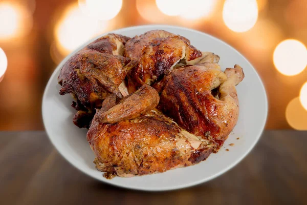 Κοτόπουλο Σχάρας Μυρωδικά Και Μπαχαρικά Ξύλινο Πιάτο Top View — Φωτογραφία Αρχείου