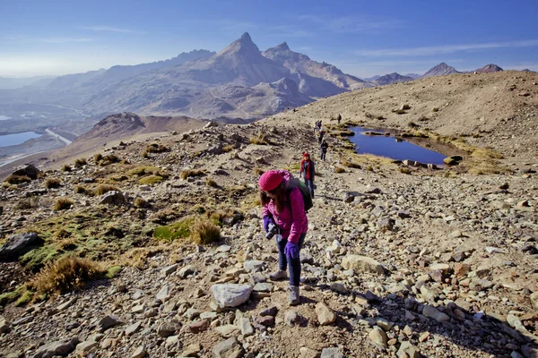 Peru 'nun orta And Dağları' ndaki Yuracochas Dağları 'nın Karlı Çağlaması. Lima yakınlarındaki Ticlio 'da 4.700 msnm..