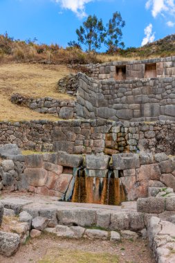 Tambomachay Cusco, Peru Arkeoloji Kompleksi 'nde turistler. 