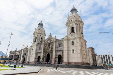 La Catedral Baslica de Lima esta ubicada en la Plaza Mayor de Lima, Peru