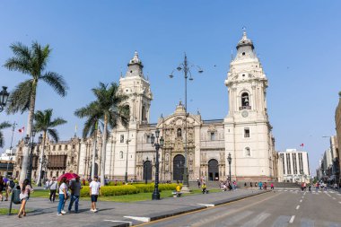 La Catedral Baslica de Lima esta ubicada en la Plaza Mayor de Lima, Peru