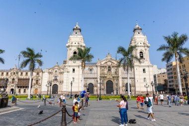 La Catedral Baslica de Lima esta ubicada en la Plaza Mayor de Lima, Peru