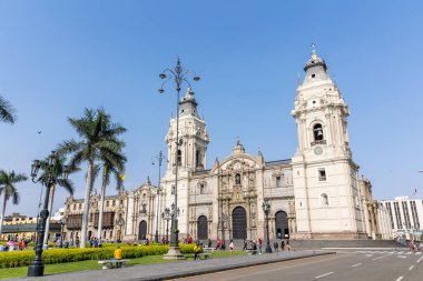 La Catedral Baslica de Lima esta ubicada en la Plaza Mayor de Lima, Peru