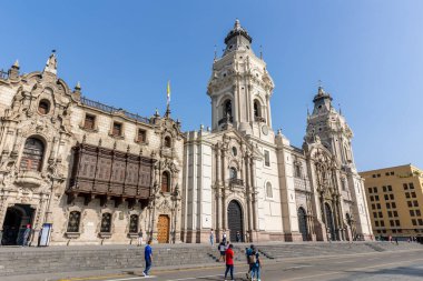 La Catedral Baslica de Lima esta ubicada en la Plaza Mayor de Lima, Peru