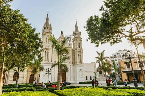 Recoletan Plaza Francian Kirkko Limassa Perussa Huhtikuu 2023 — kuvapankkivalokuva