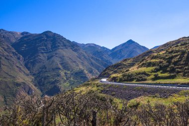 Peru 'nun güneyindeki And Dağları' nın manzarası..