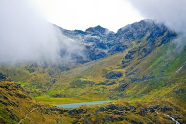 Norveç'te güzel dağ gölü