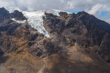 Dağların güzel manzarası
