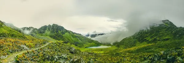 Dağların güzel manzarası, Huaytapallana Dağı, Huancayo Peru, 