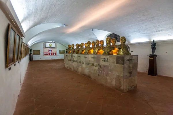 Gerçek Felipe Kalesi, 18. yüzyılda Lima Peru 'nun Callao Körfezi' nde inşa edilmiş bir askeri binadır..