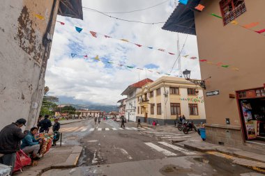 Cuenca, Ekvador - 3 Aralık 2016: Cajamarca Peru 'da bir cadde manzarası