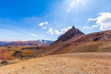 Yuracochas, Orta And Dağları 'nda yer alan ve Lima Peru' da yürüyüş yapmak için ideal bir tepe zinciridir.. 
