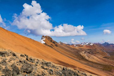 Yuracochas, Orta And Dağları 'nda yer alan ve Lima Peru' da yürüyüş yapmak için ideal bir tepe zinciridir.. 