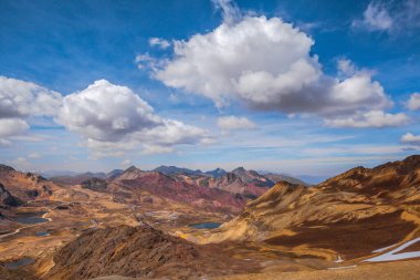 Yuracochas, Orta And Dağları 'nda yer alan ve Lima Peru' da yürüyüş yapmak için ideal bir tepe zinciridir.. 