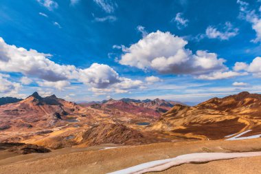 Yuracochas, Orta And Dağları 'nda yer alan ve Lima Peru' da yürüyüş yapmak için ideal bir tepe zinciridir.. 