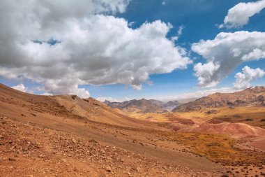 Yuracochas, Orta And Dağları 'nda yer alan ve Lima Peru' da yürüyüş yapmak için ideal bir tepe zinciridir.. 