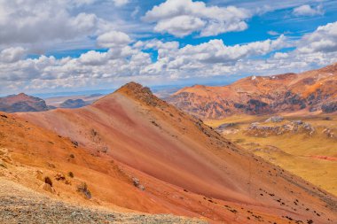 Yuracochas, Orta And Dağları 'nda yer alan ve Lima Peru' da yürüyüş yapmak için ideal bir tepe zinciridir.. 