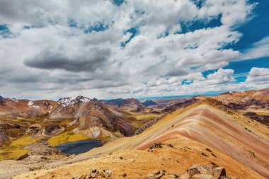 Yuracochas, Orta And Dağları 'nda yer alan ve Lima Peru' da yürüyüş yapmak için ideal bir tepe zinciridir.. 