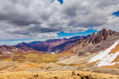Yuracochas, Orta And Dağları 'nda yer alan ve Lima Peru' da yürüyüş yapmak için ideal bir tepe zinciridir.. 