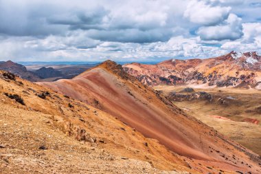 Yuracochas, Orta And Dağları 'nda yer alan ve Lima Peru' da yürüyüş yapmak için ideal bir tepe zinciridir.. 