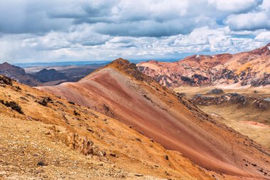 Yuracochas, Orta And Dağları 'nda yer alan ve Lima Peru' da yürüyüş yapmak için ideal bir tepe zinciridir.. 