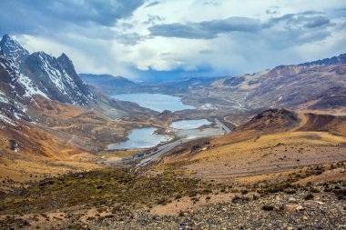 Yuracochas, Orta And Dağları 'nda yer alan ve Lima Peru' da yürüyüş yapmak için ideal bir tepe zinciridir.. 