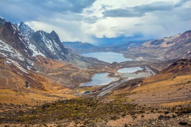 Yuracochas, Orta And Dağları 'nda yer alan ve Lima Peru' da yürüyüş yapmak için ideal bir tepe zinciridir.. 