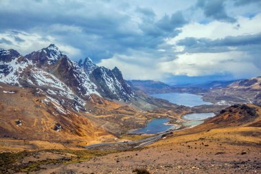 Yuracochas, Orta And Dağları 'nda yer alan ve Lima Peru' da yürüyüş yapmak için ideal bir tepe zinciridir.. 