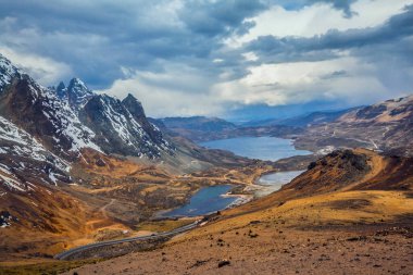 Yuracochas, Orta And Dağları 'nda yer alan ve Lima Peru' da yürüyüş yapmak için ideal bir tepe zinciridir.. 