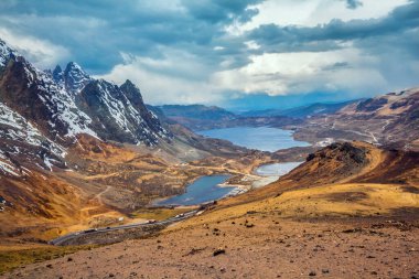 Yuracochas, Orta And Dağları 'nda yer alan ve Lima Peru' da yürüyüş yapmak için ideal bir tepe zinciridir.. 