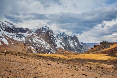 Yuracochas, Orta And Dağları 'nda yer alan ve Lima Peru' da yürüyüş yapmak için ideal bir tepe zinciridir.. 