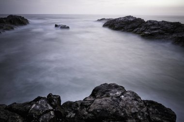 Vista marina del puerto de Supe, el muelle y los botes frante al mar, Provincia de Barranca, Lima, Peru.