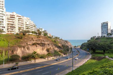 25 Haziran 2017, Barranco ve Miraflores, Armendaris inişi sınırındaki sahil manzarası, Lima Peru