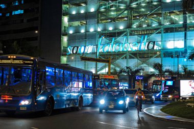 Miraflores 'deki Kennedy Park Oval Ofisi' nde bir gece. 01 Aralık 2019, Lima Peru