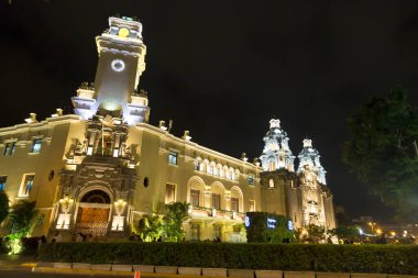 Miraflores 'deki Kennedy Park Oval Ofisi' nde bir gece. 01 Aralık 2019, Lima Peru