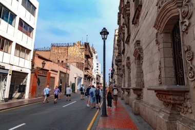 Lima Peru 'nun tarihi merkezinin sokakları ve binaları.