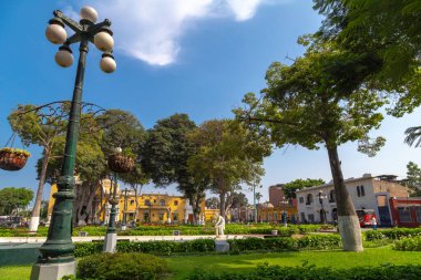 Barranco 'nun Turizm Bölgesi Kilisesi ve Ana Parkı, 17 Şubat 2020, Lima Peru.
