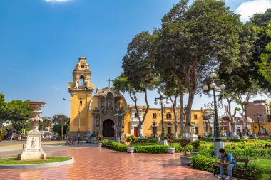 Barranco 'nun Turizm Bölgesi Kilisesi ve Ana Parkı, 17 Şubat 2020, Lima Peru.