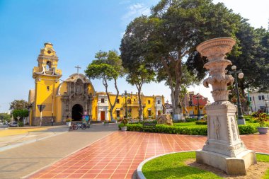 Barranco 'nun turizm bölgesinde geleneksel iç çekiş köprüsü