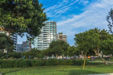 Malecon de Miraflores, deniz manzaralı ve Lima, Peru 'da yamaç paraşütü yapmak gibi spor yapılan bir yer..