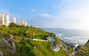 Malecon de Miraflores, deniz manzaralı ve Lima, Peru 'da yamaç paraşütü yapmak gibi spor yapılan bir yer..