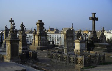 Escultura en el cementerio Presbitero Matias Maestro, Lima Peru