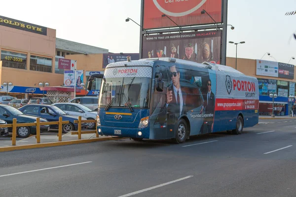 Lima Peru otobüs durağı.