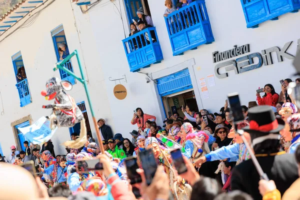 Dançarinos Trajes Tradicionais Multidões Pessoas Celebram Com Coreografias Festa Virgen — Fotografia de Stock