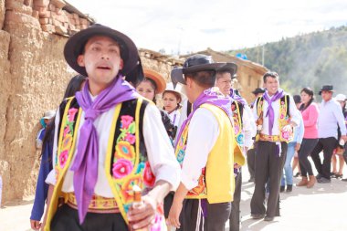 13 Şubat 2016, Huancayo, Peru. Huaylarsh dansçıları Mantaro Vadisi 'ndeki karnaval yarışmalarında gösterileri için prova yapar ve hazırlanırlar..